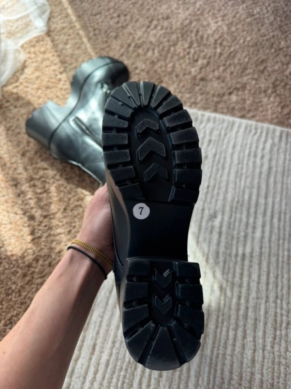 Black boots - Picture 3 of 4